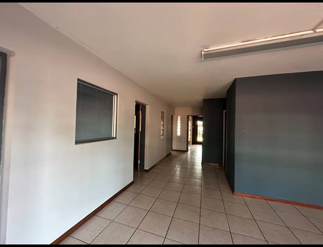 100.50M² OFFICE TO LET IN HIGHVELD